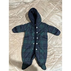3month Ralph Lauren snowsuit. It has foldover mitts on the arms. Like new.